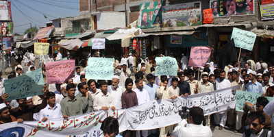 Protest against baton-charge of media men